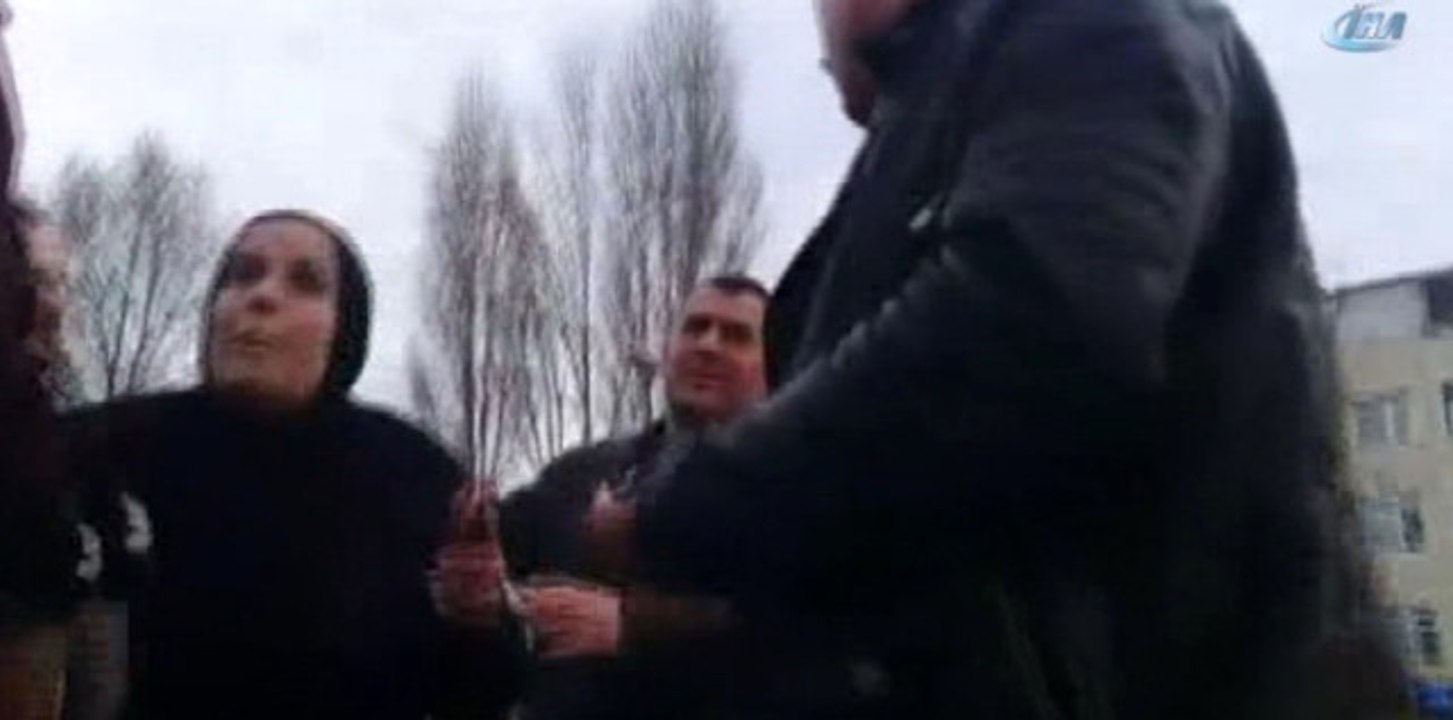 Taksi Şoförü Kadın Turisti Dövmeye Kalktı, Vatandaş Hemen Müdahale Etti