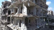 Images de drone montrent la destruction dans Douma