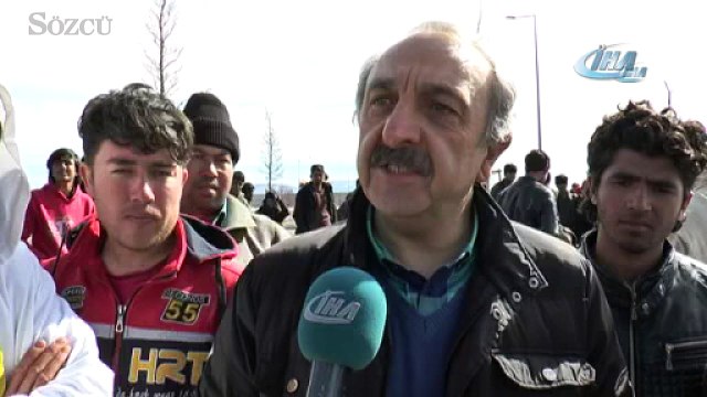 Yüzlerce kaçak Afgan ve Pakistanlı Türkiye’ye elini kolunu sallaya sallaya giriyor