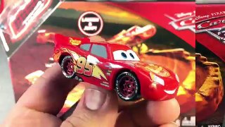 NEW Cars 3 Disney Willys Butte Stunt Jump Playset Cars 3 Lightning Mcqueen Jumps Over Cus & Race