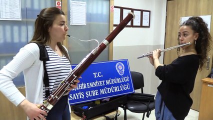 Çalınan enstrümanlarını bulan polislere konser verdiler - ESKİŞEHİR