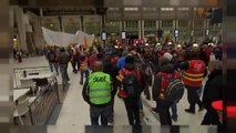 Francia nel caos, in sciopero treni e aerei