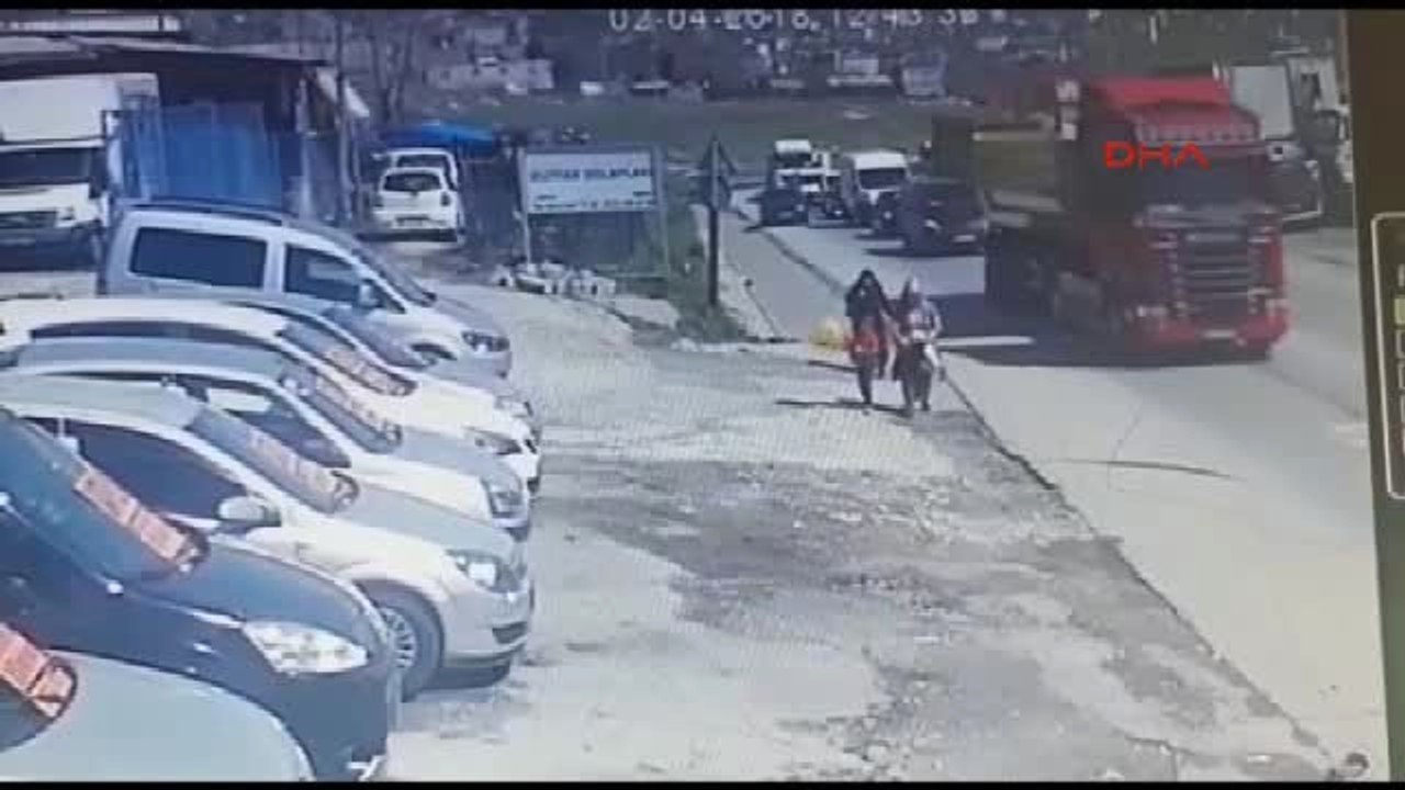Yolun Karşısına Geçmeye Çalışırken Tankerin Ezdiği Kadın Hayatını Kaybetti