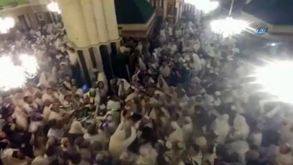 - Yüzlerce İsrailli İbrahim Camii'ni Bastı