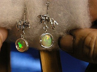 Tải video: Faceted Ethiopian Earrings