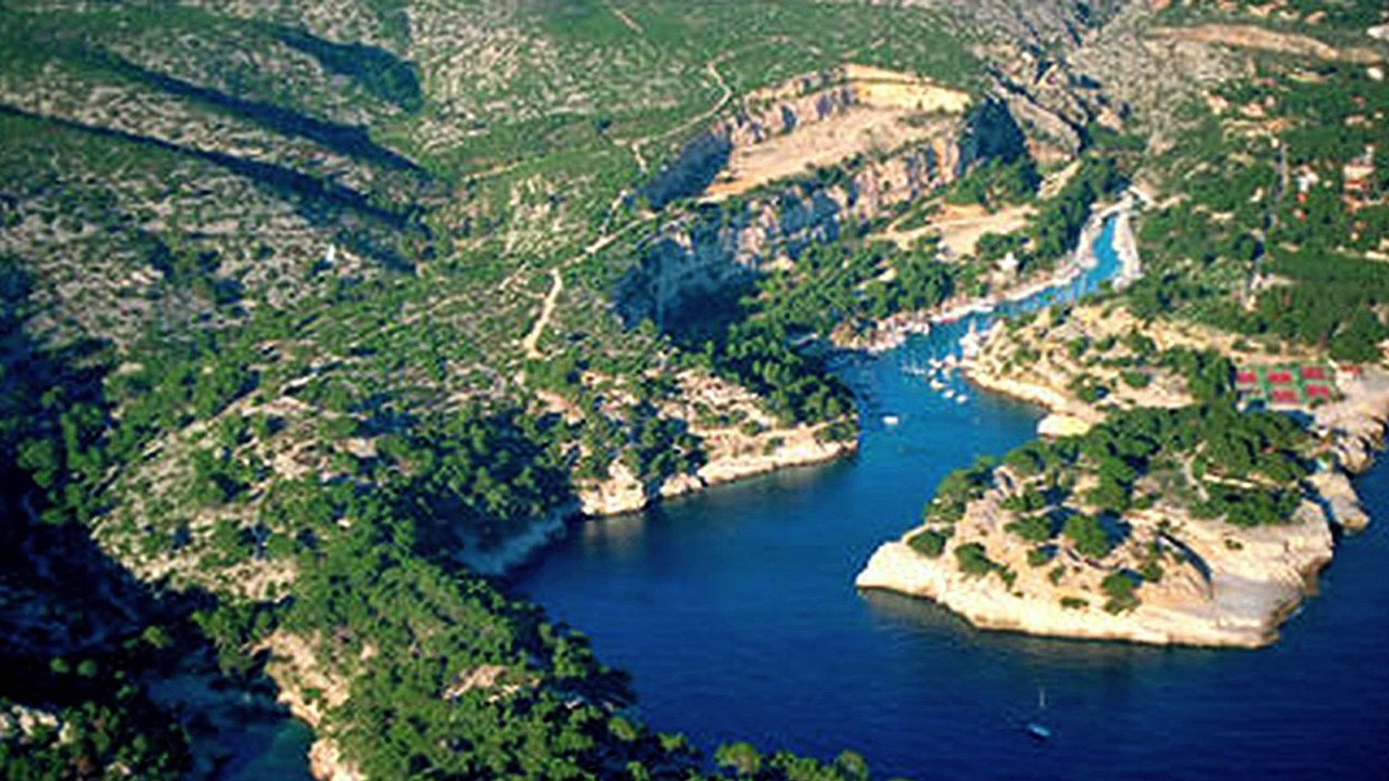 LA REVUE : La revue : Jacques Truau/Pdt Club de la croisière Marseille-Provence