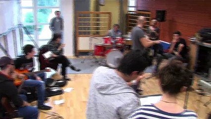 LA REVUE : La revue : Santilane Sabouret/Coord.Carnaval Martigues/Lucile Boissonnet/Coord.Cie ilotopie