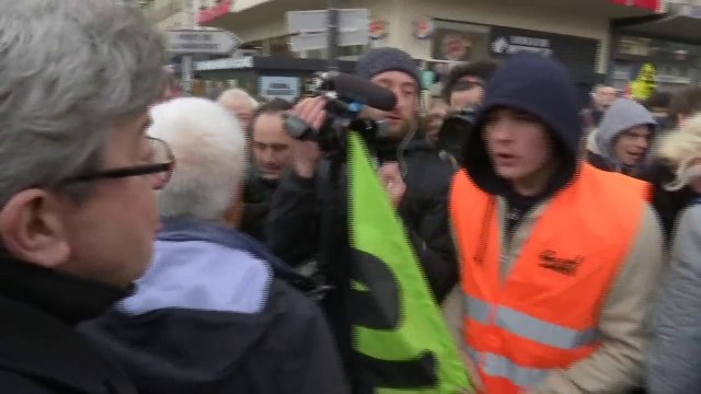 Dehors , On vous déteste , Charognard ... Jean-Luc Mélenchon insulté lors de la manifestation en soutien aux cheminots à Paris