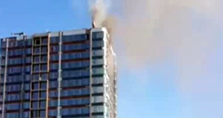 Kadıköy'de 20 Katlı Rezidans İnşaatının Üst Katlarında Yangın Çıktı