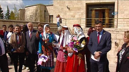 TBMM Katip üyesi Bülent Öz: '3 kadının bu yürüyüşleriyle, Türkiye'de yaşanan çocuk tecavüzleri, cinsel istismar, kadına şiddet ile hayvan ve doğa katliamlarına karşı dikkat çekmek istiyorlar'