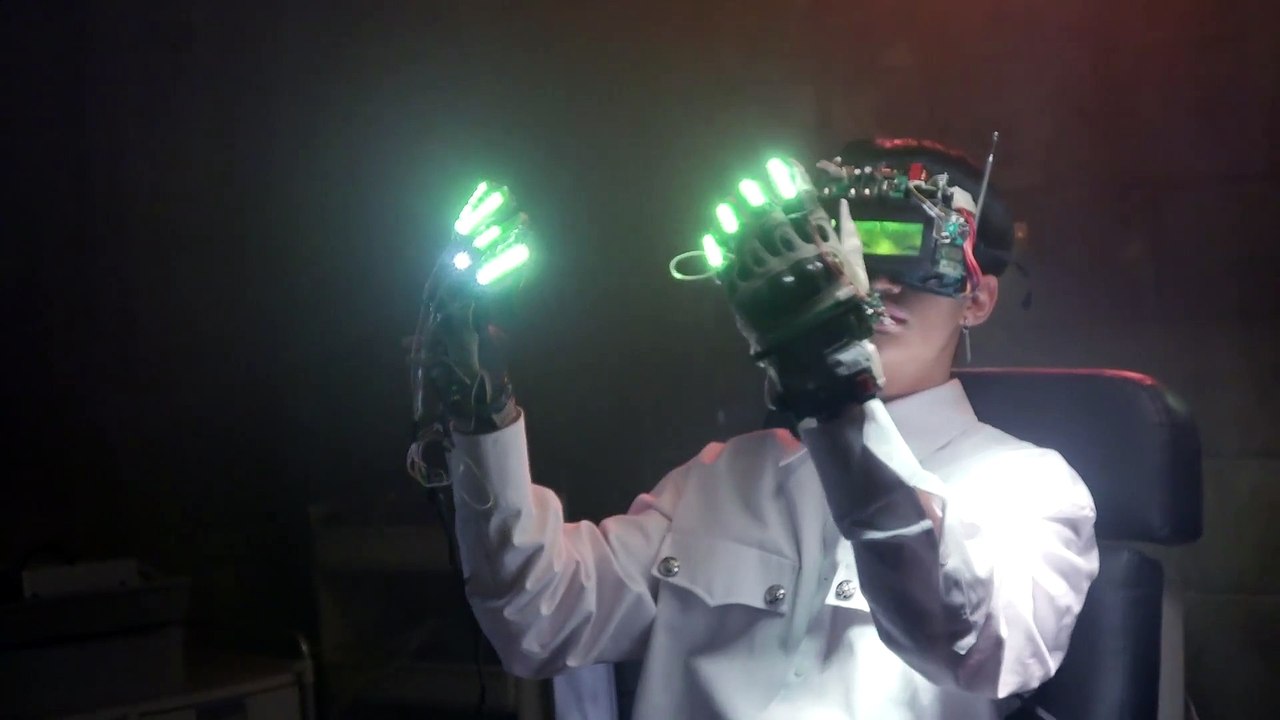 [Napisy PL] "District 9" Trailer & MV Behind Video