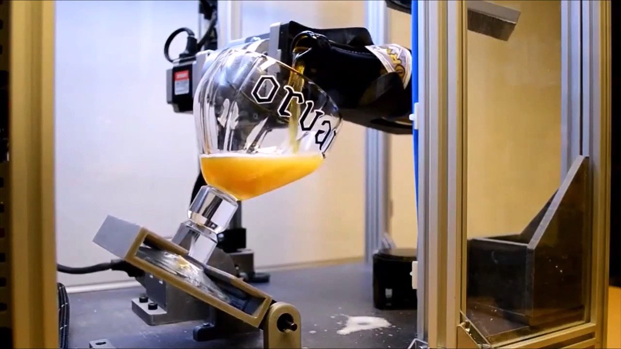Un étudiant invente une machine qui sert des bières à la perfection