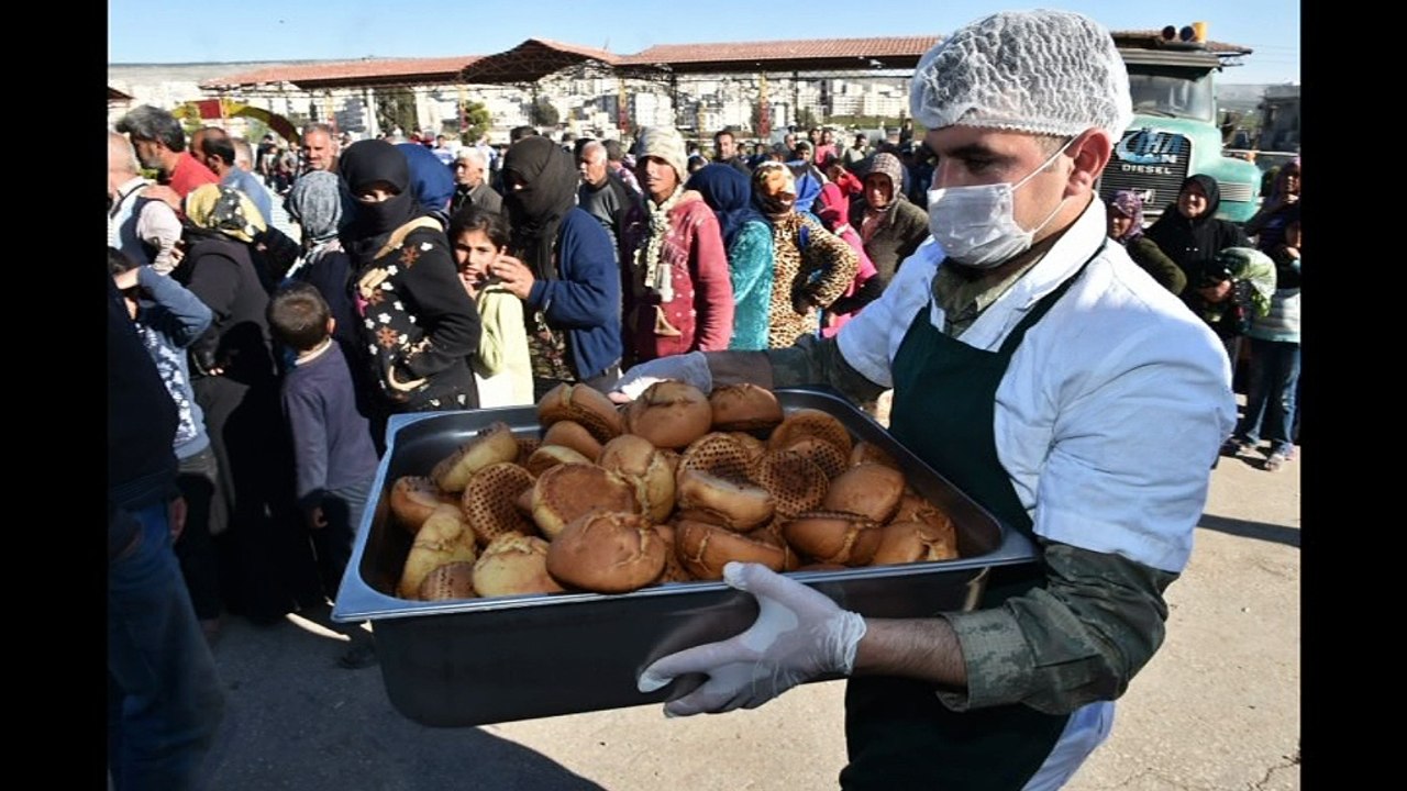 - Mehmetçik Afrin’de ekmeğini halkla paylaşmaya devam ediyor