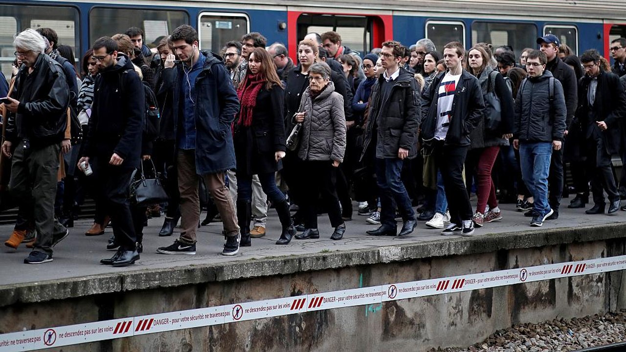 Schwarzer Dienstag in Paris: 'Wir werden als Geiseln genommen!'
