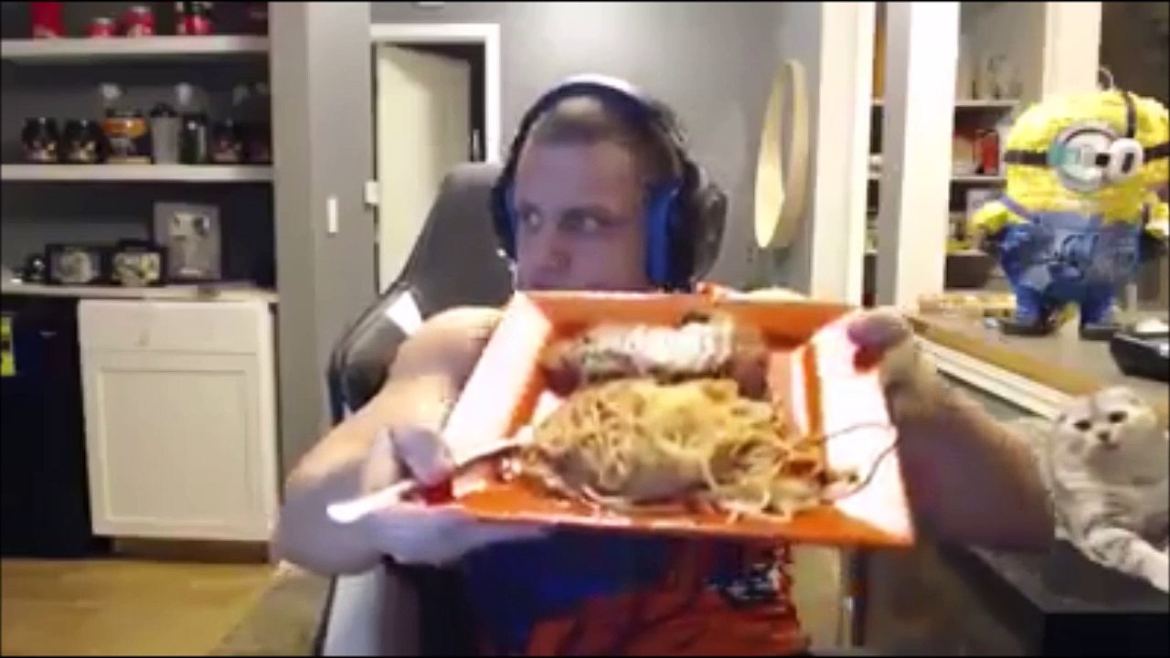 Regardez ce que je vais m'envoyer les gars... Ah non!