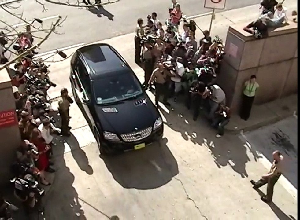 Britney Spears Gushes To Paparazzi About Her Kids: "I've Got Em Back, Baby" Leaving Court [2007]