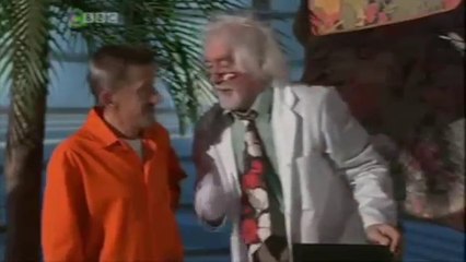 ChuckleVision - S14, E5: Out Of This World