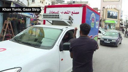 Gaza: Palestinian activists collect money to buy tires