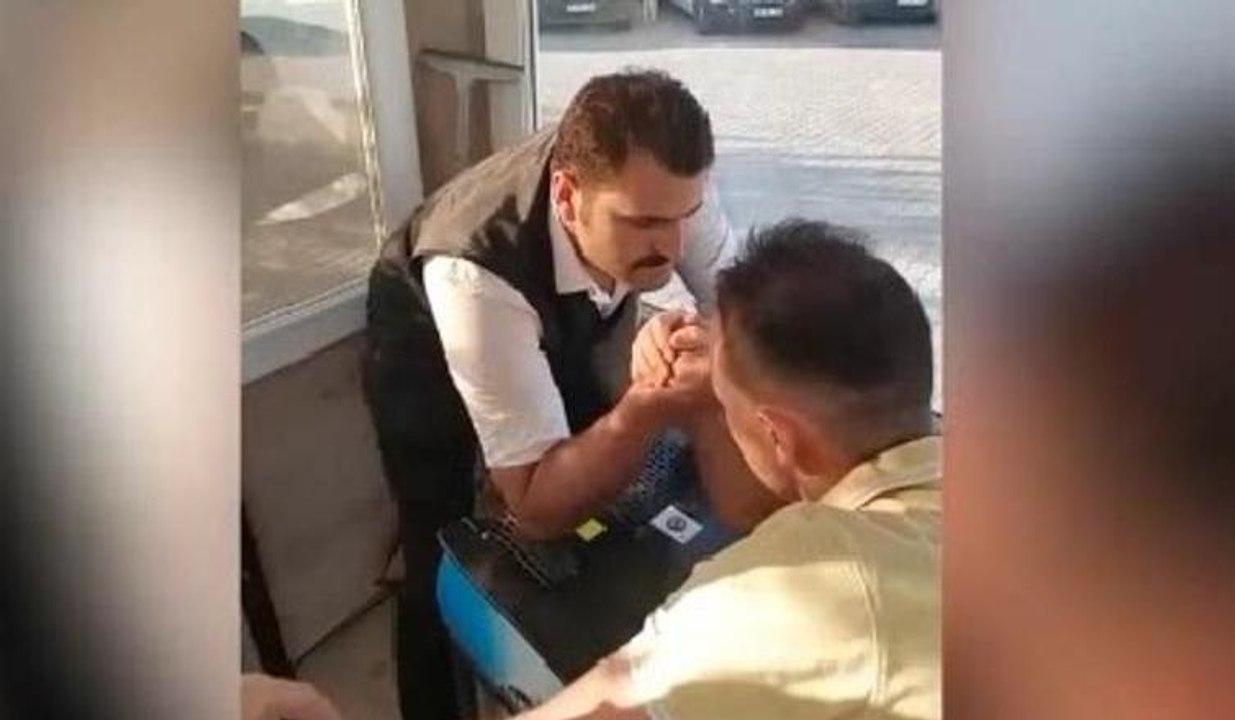 Bilek güreşi yaparken kolu böyle kırıldı
