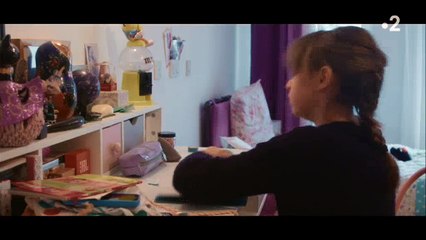 À 12ans, cette jeune fille surdouée évoque ses difficultés à s'adapter au système scolaire classique - Regardez