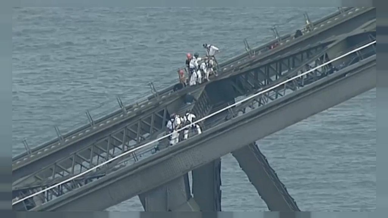 Sidney: un uomo tenta di scalare il Sidney harbour Bridge