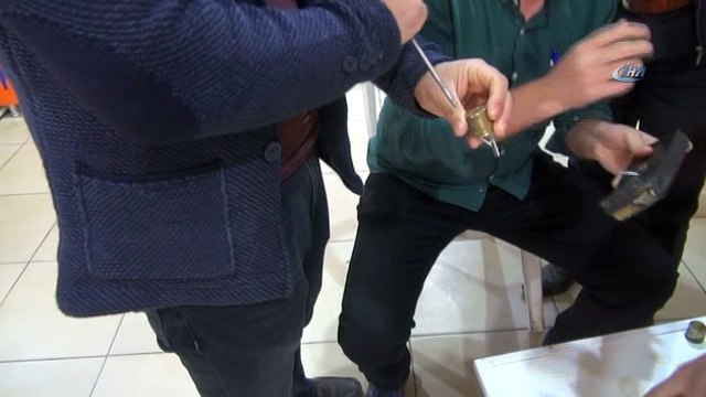 Marketin kasasını 15 saniyede soyan hırsız kamerada