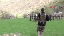 Hakkari'de Karlı Dağlarda Jandarma ve Polisten Ortak Terör Operasyonu