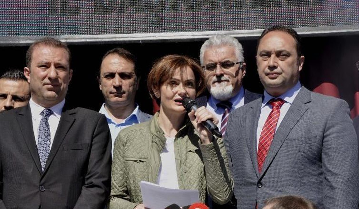 İBB önünde Etiler Polis Meslek Yüksekokulu protestosu