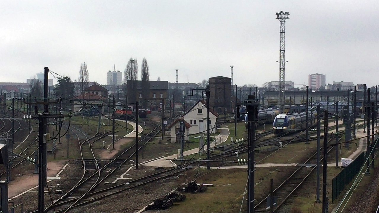 Y 8000 et Z 27500 ( ZGC ) - TER Lorraine et Fret - Gare de triage de Metz-Sablons