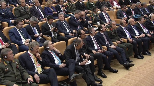 İran Cumhurbaşkanı Hasan Ruhani: 'Terörle mücadele devam etmeli. Terör örgütünün kalıntıları Suriye'den çıkarılmalı. Suriye'nin geleceği Suriye halkını ilgilendiriyor. Özgür seçimle kendi geleceklerine karar verebilirler'