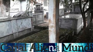 Choro de criança dentro de sepultura em cemitério!!!