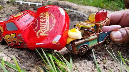 Disney Cars 3 Toys Lightning Mcqueen Dreams of Crash and Jelly rain with Doctor Mater