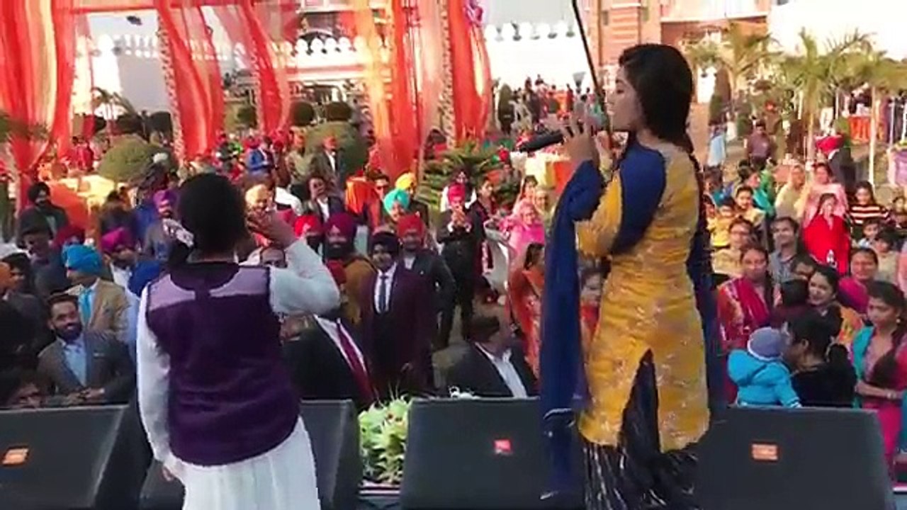 KAUR B LIVE PERFORMANCE IN WEEDING WITH LITTLE SWEET FAN
