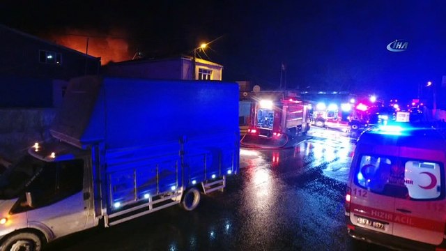 Eyüpsultan’daki izolasyon fabrikası yangını havadan görüntülendi