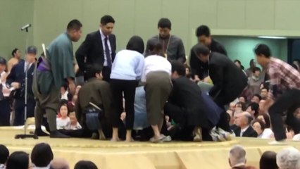 스모 '여성 차별'로 논란... "쫓아내고 소금까지 뿌려" / YTN