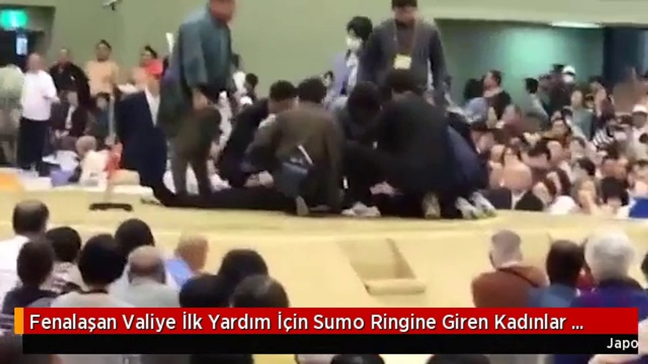 Fenalaşan Valiye İlk Yardım İçin Sumo Ringine Giren Kadınlar Zorla Dışarı Çıkarıldı