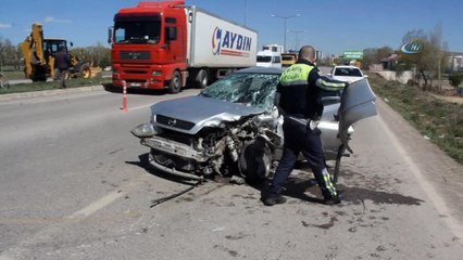 Tır ile otomobil çarpıştı: 1 yaralı