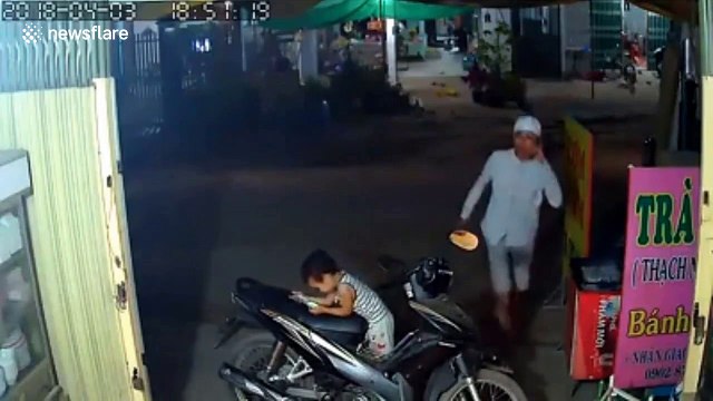 Moment brazen thief steals phone straight out of child's hands