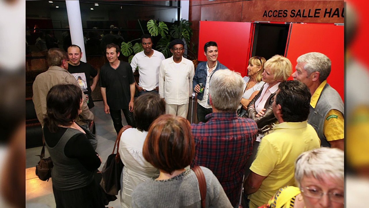 LA REVUE : La revue : Anne-Laure Denieul/Salle de spectacle "La Manare"/St Mitre les remparts