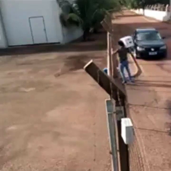 On a trouvé le gars le plus idiot du monde