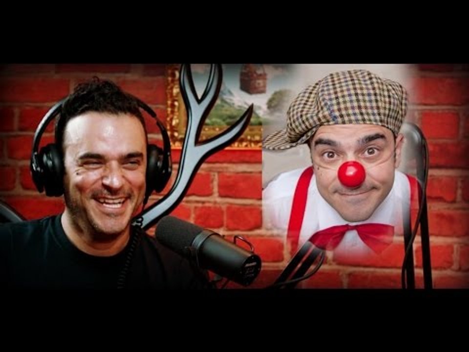 Maluco Beleza - "Não é que o bêbado aparece com uma garrafa partida" - Pedro Tochas