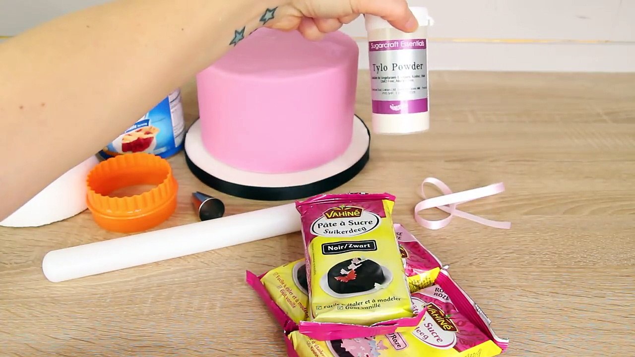 GATEAU D'ANNIVERSAIRE MINNIE PATE A SUCRE - DECORATION GATEAU CAKE DESIGN •♡