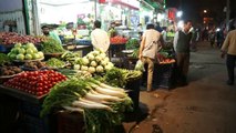 DELHI, busy fruit and vegetable MARKET at MAIN BAZAAR Road in PAHARGANJ (INDIA)