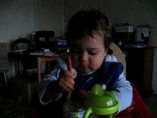 je mange presque tout seul!!!!!