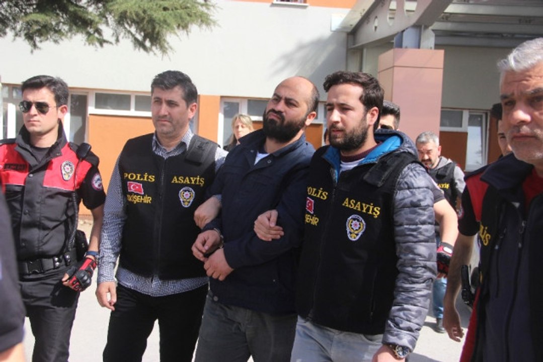 O Katil ve Eşi Adliyede