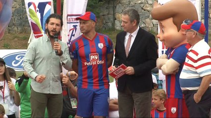 Bakan Osman Aşkın Bak, Alex de Souza ile sahaya indi