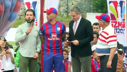 Bakan Bak: ''Her zaman gençlerimizin, Türk futbolunun, altyapı yatırımlarının yanındayız' - İZMİR