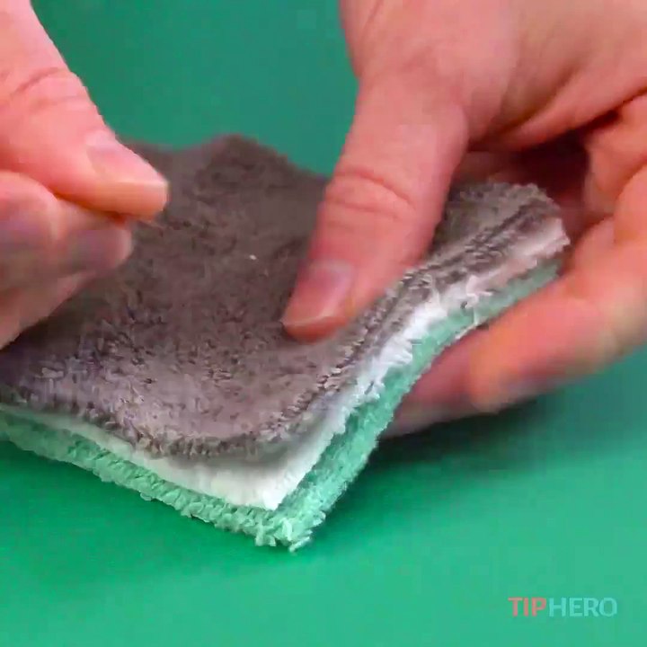 Make This Amazing Bath Mat with Re-purposed Towels for a Designer Look!Get the full instructions here: