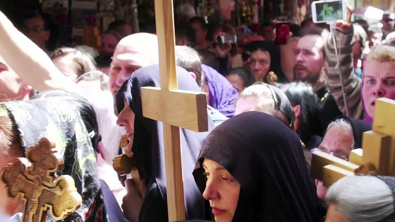 آلاف المسيحيين الأرثوذكس يحيون يوم الجمعة العظي...
