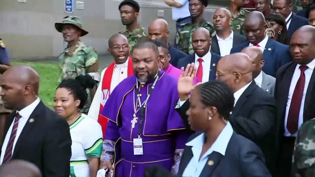 Eski Güney Afrika Devlet Başkanı Zuma hakim karşısında - DURBAN